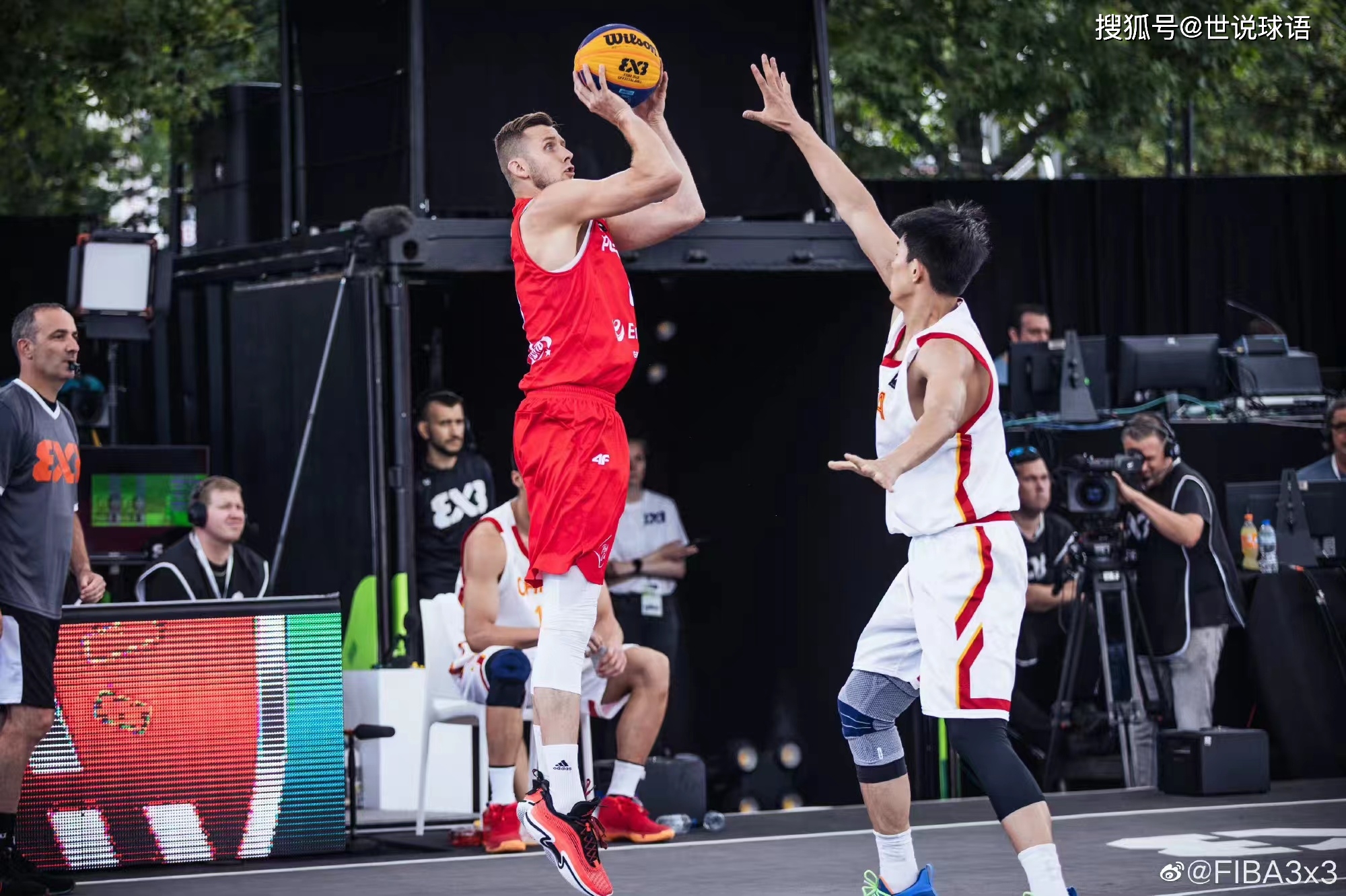 波兰队险胜日本队，马龙点燃赛场