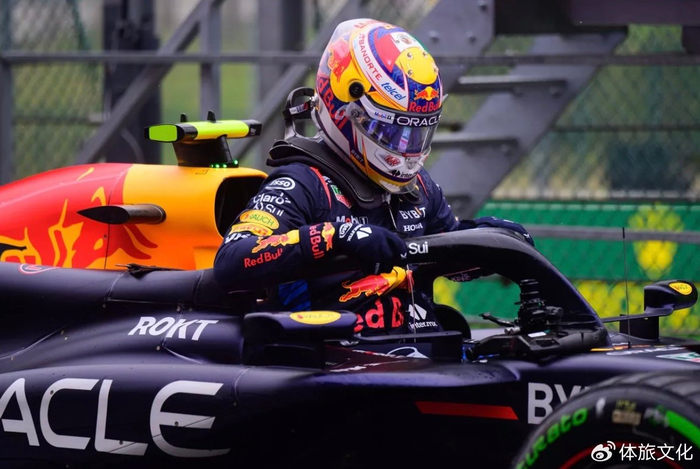 迈凯伦绝杀红牛车队，佩雷兹高光表现