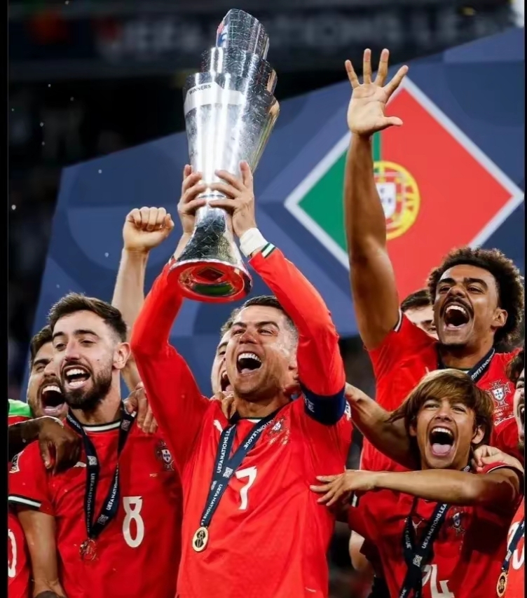 乌拉圭完胜丹麦,蒂亚戈扛起全队 乌拉圭完胜丹麦,蒂亚戈扛起全队