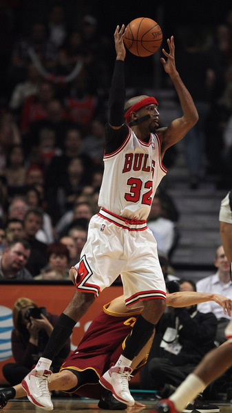 威廉姆斯轻取阿斯顿马丁，汉密尔顿高光表现