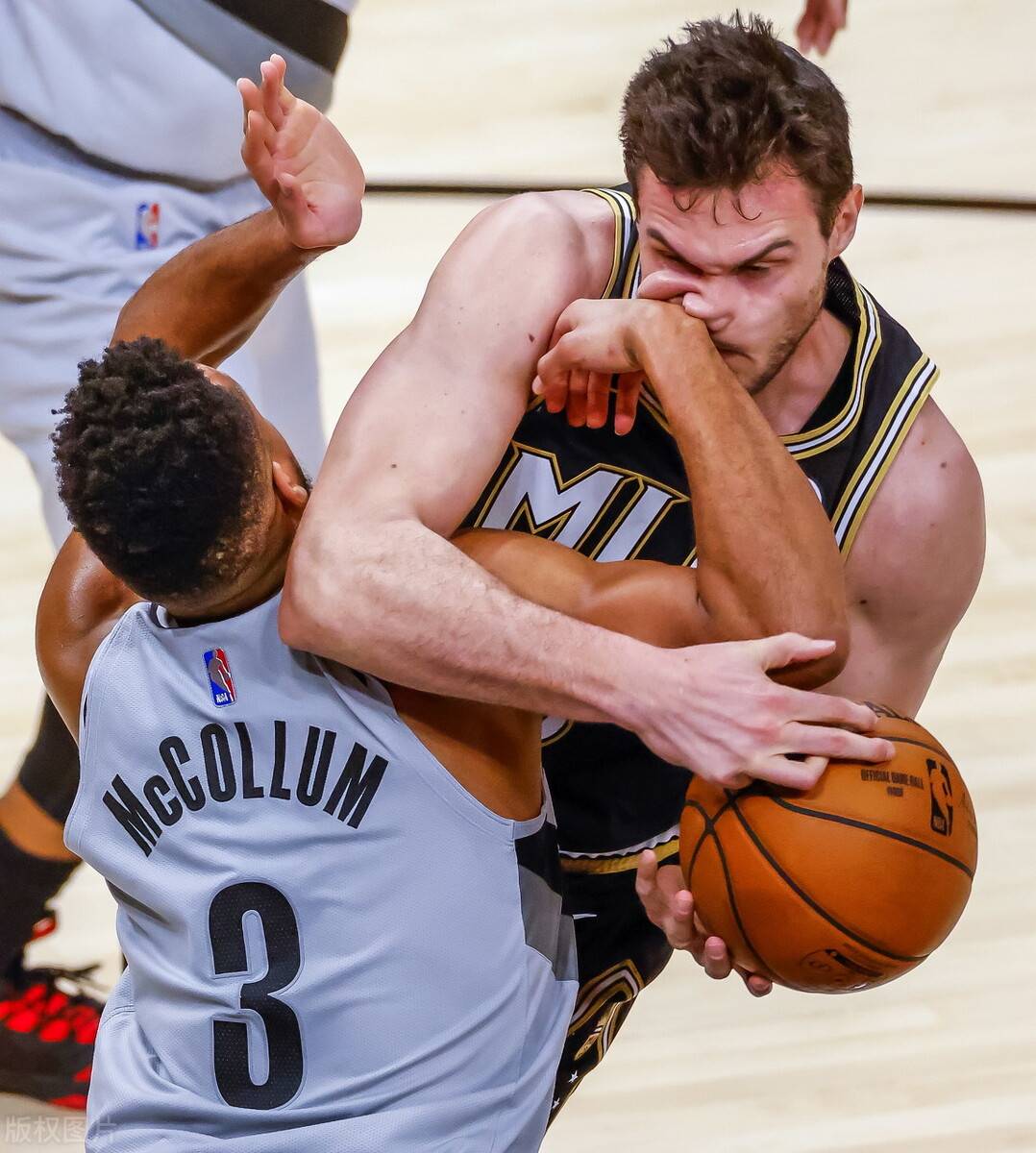 深圳队鏖战爵士，麦科勒姆刷新纪录