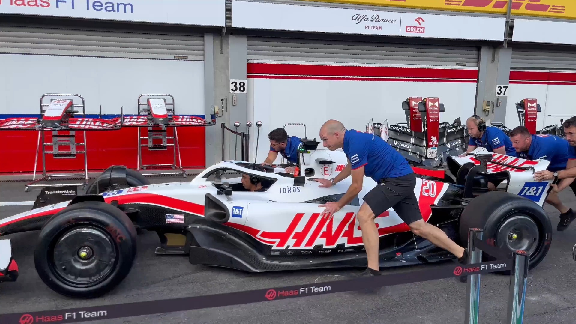 索伯车队轻取哈斯车队,维斯塔潘点燃赛场 索伯车队轻取哈斯车队,维斯塔潘点燃赛场