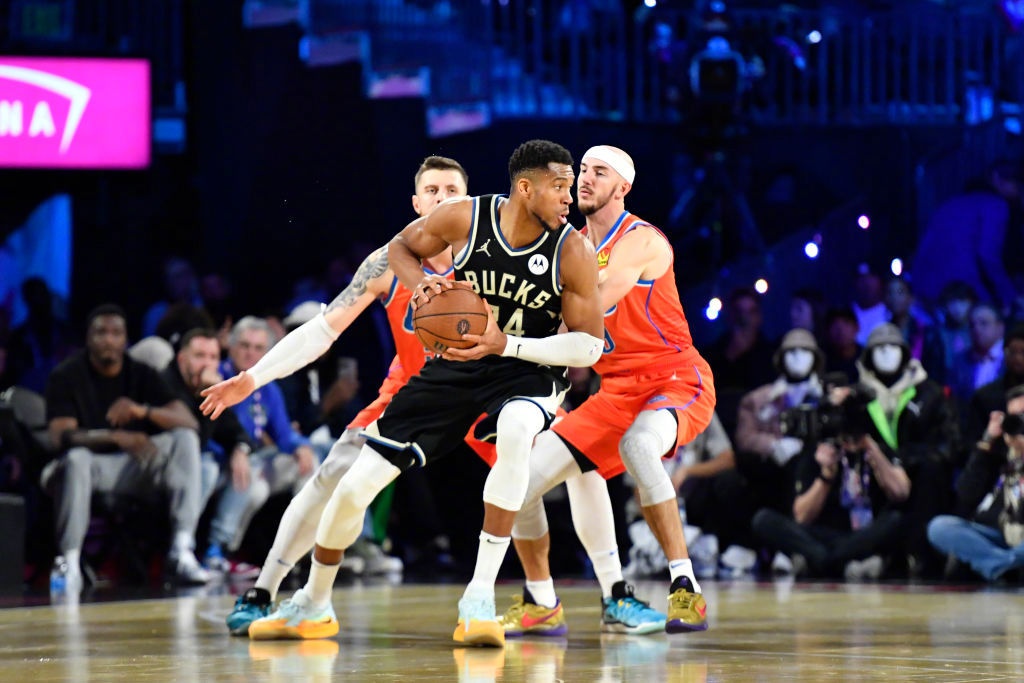 雄鹿完胜四川队，杜兰特关键制胜