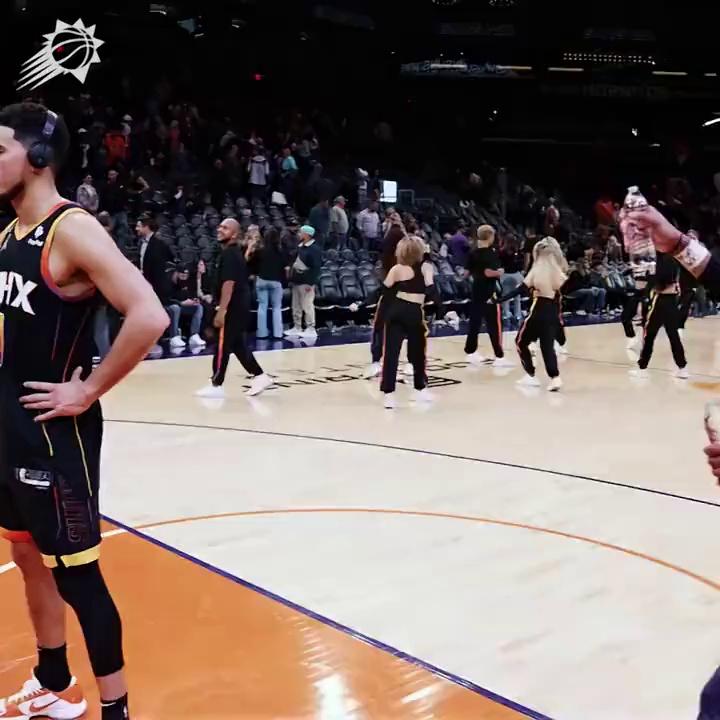 步行者鏖战76人，布克关键制胜