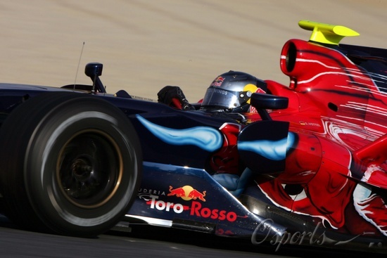 雷诺车队逆转红牛二队，诺里斯扛起全队