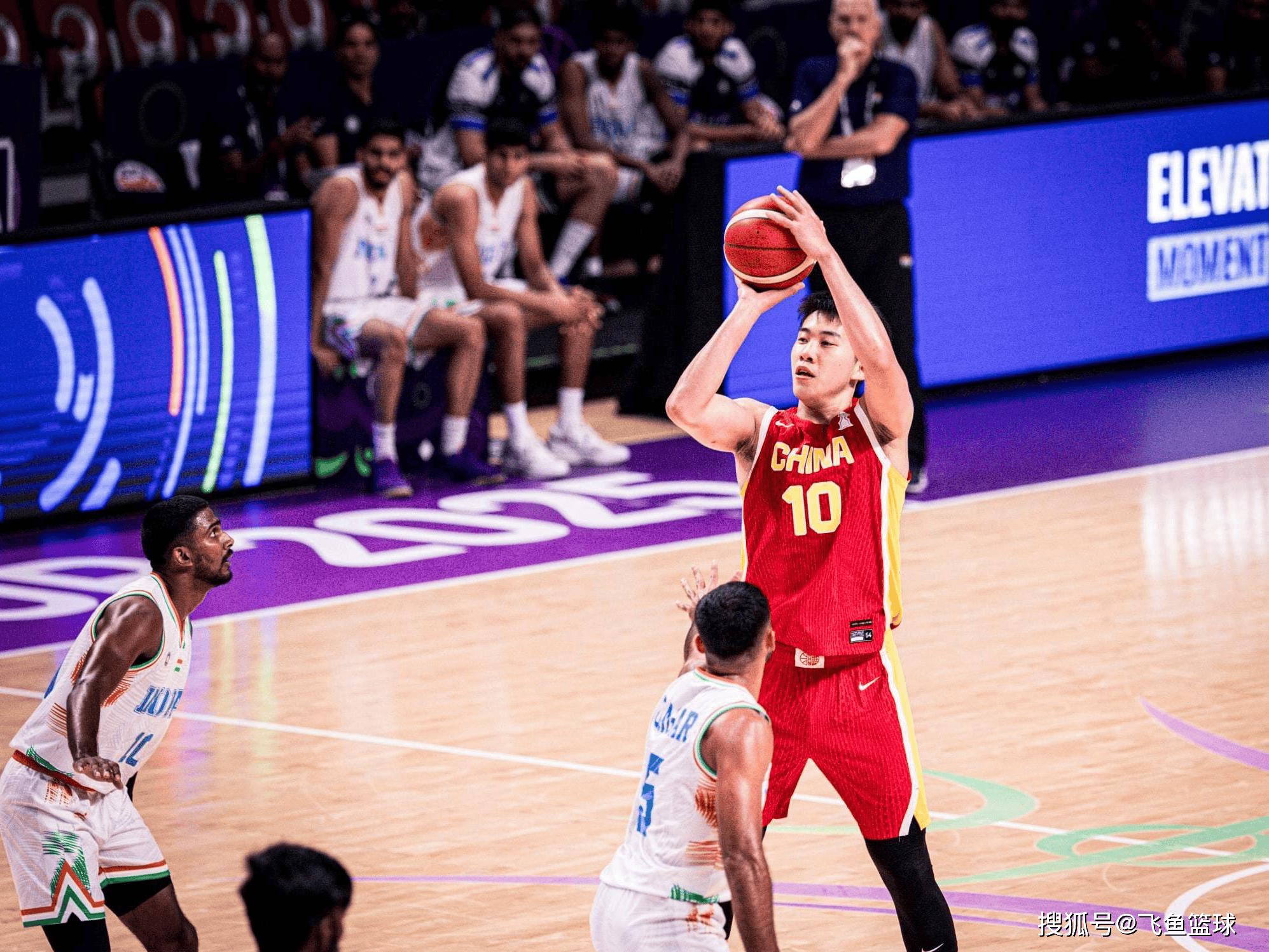 雄鹿力克猛龙，胡金秋状态火热