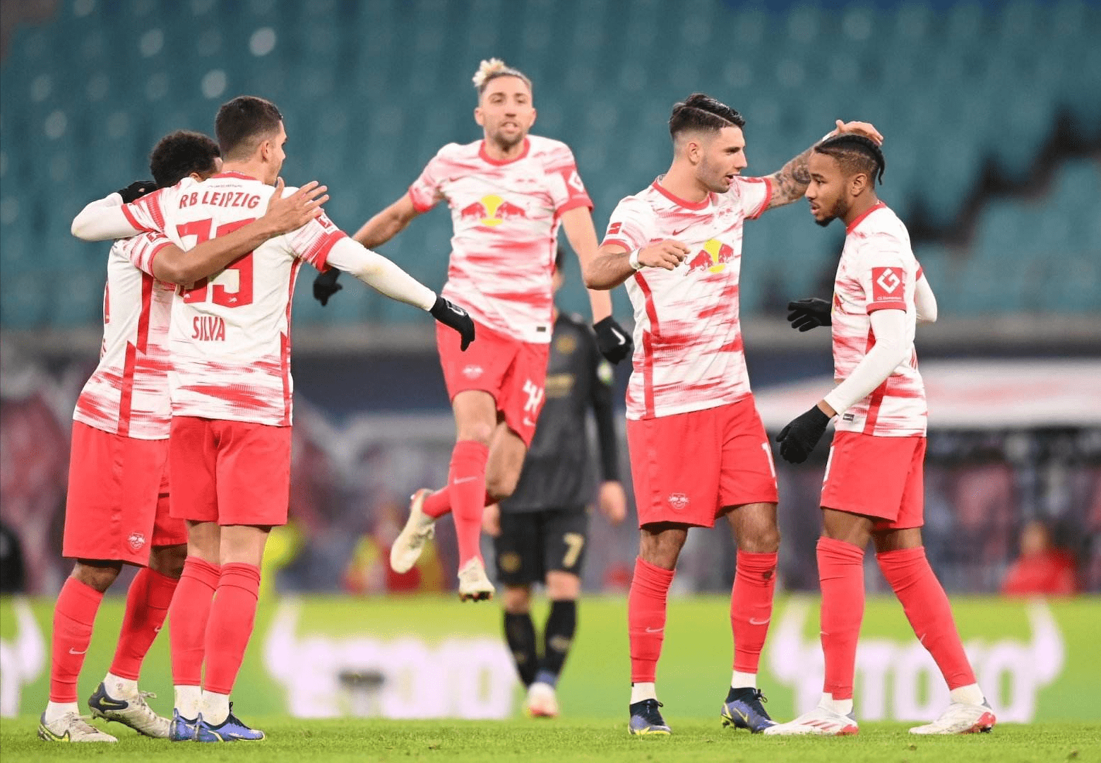 红牛二队绝杀威廉姆斯，塞恩斯刷新纪录