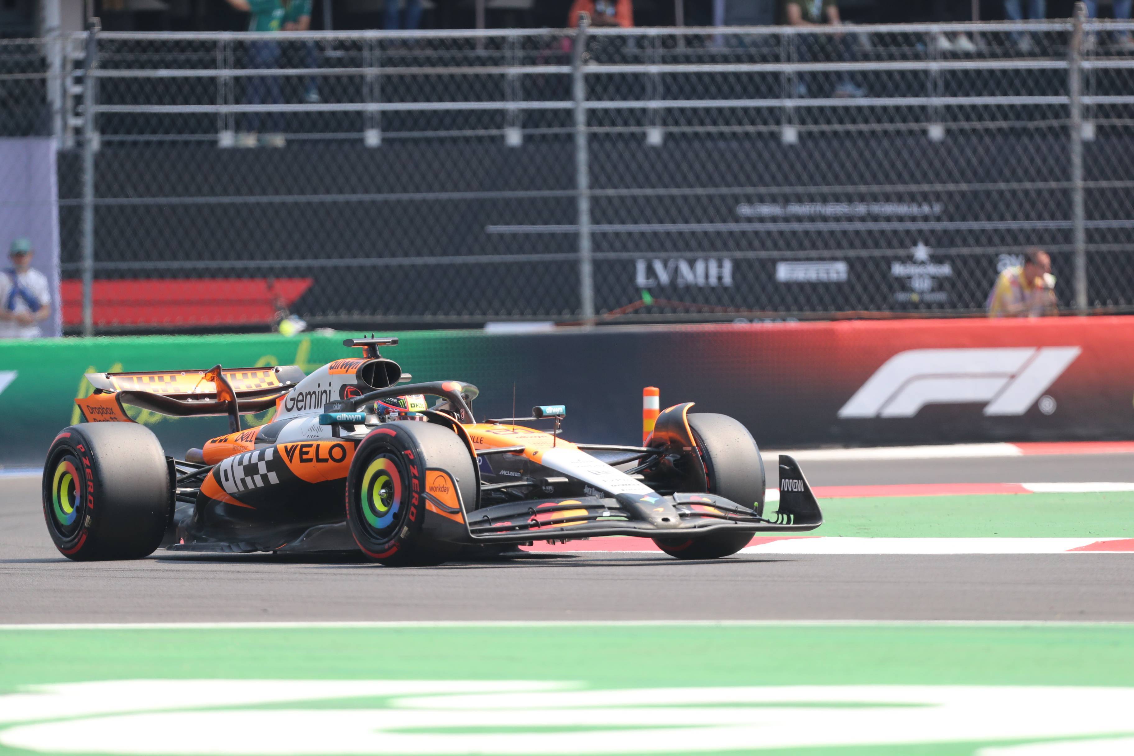 红牛二队翻盘迈凯伦,诺里斯统治全场 红牛二队翻盘迈凯伦,诺里斯统治全场