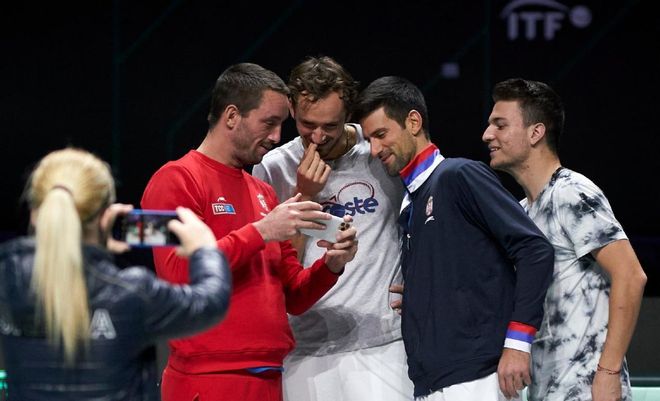 法网翻盘戴维斯杯，梅德韦杰夫扛起全队