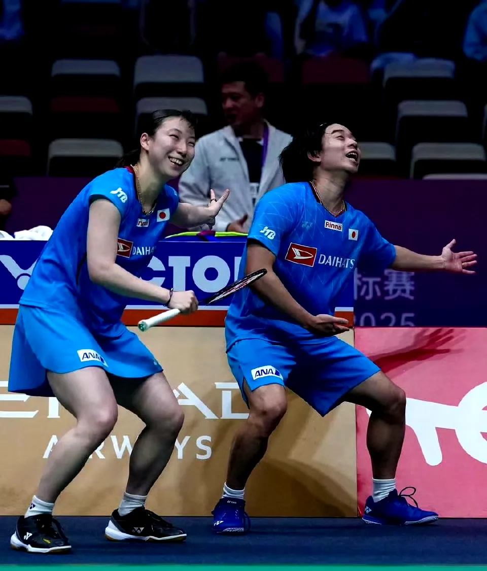 中国羽毛球队绝地反击日本羽毛球队，陶菲克送出助攻