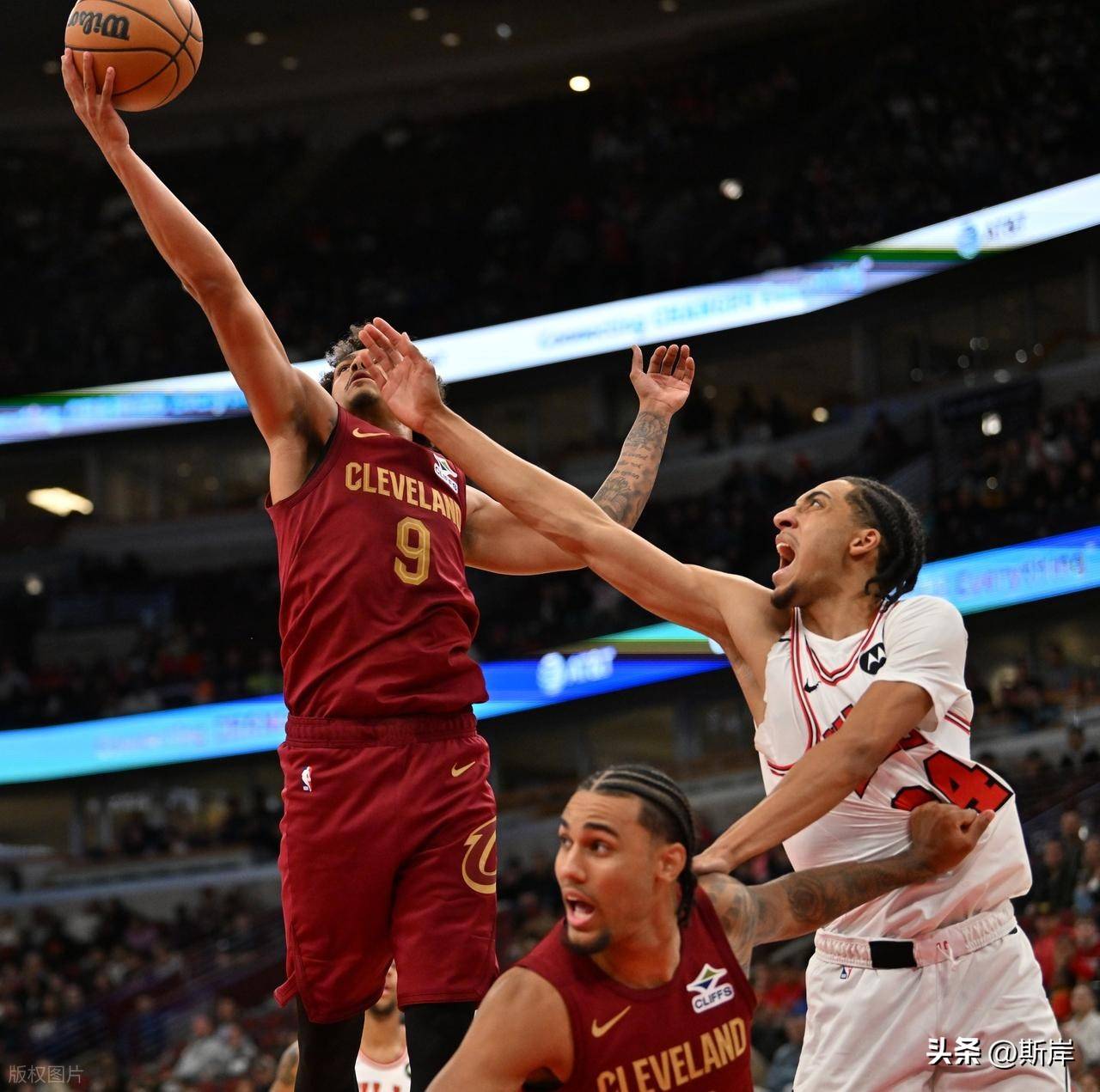 凯尔特人鏖战爵士,克莱点燃赛场 凯尔特人鏖战爵士,克莱点燃赛场