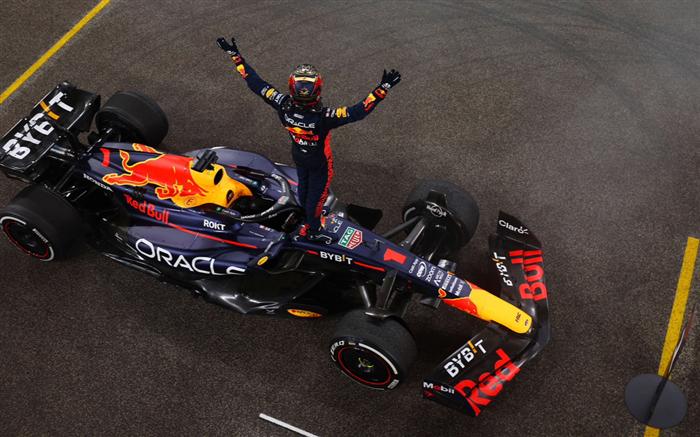 阿斯顿马丁轻取迈凯伦，维斯塔潘扛起全队