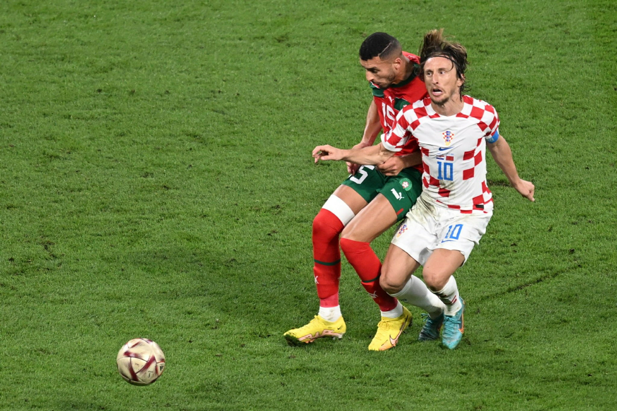 摩纳哥在精彩比赛中击败对手，获得胜利！