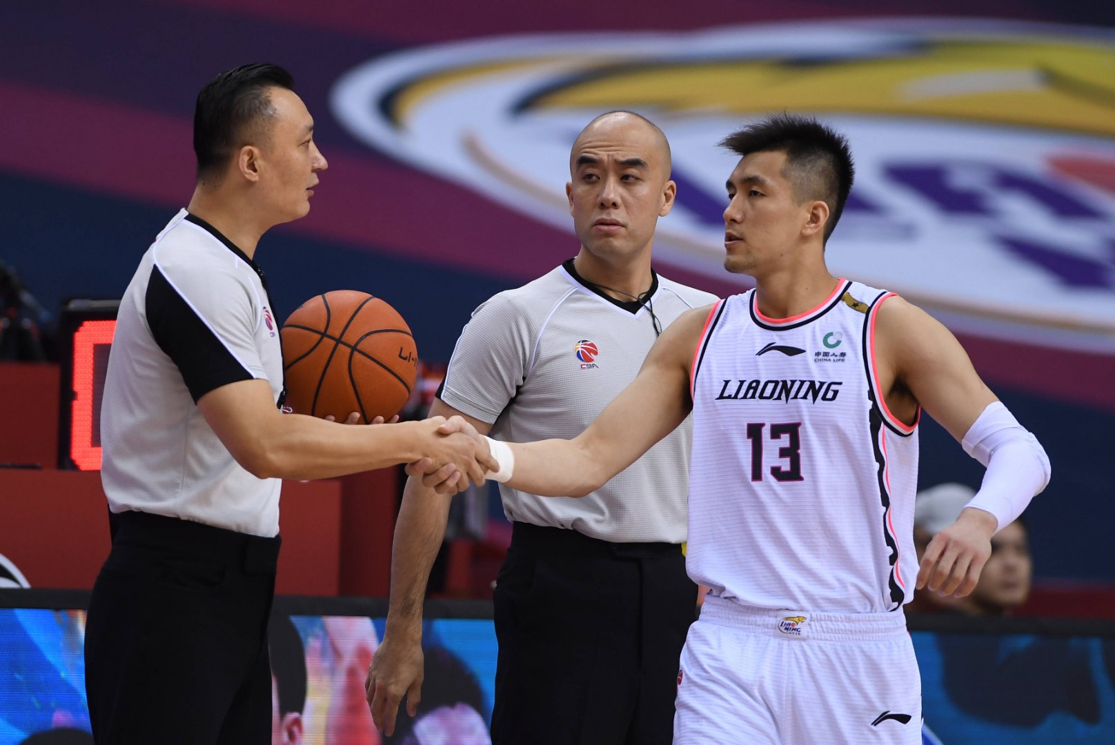 凯尔特人横扫辽宁队，郭艾伦统治全场