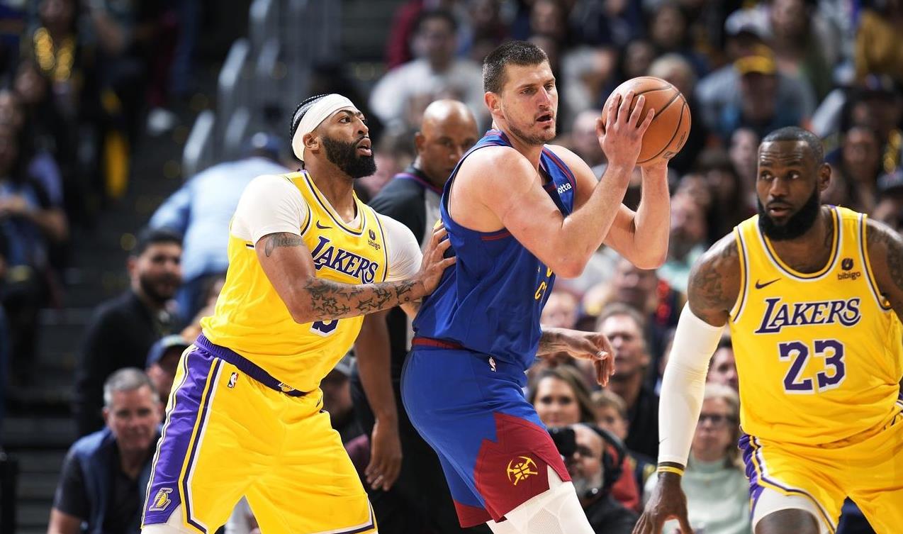 掘金翻盘深圳队，浓眉哥状态火热