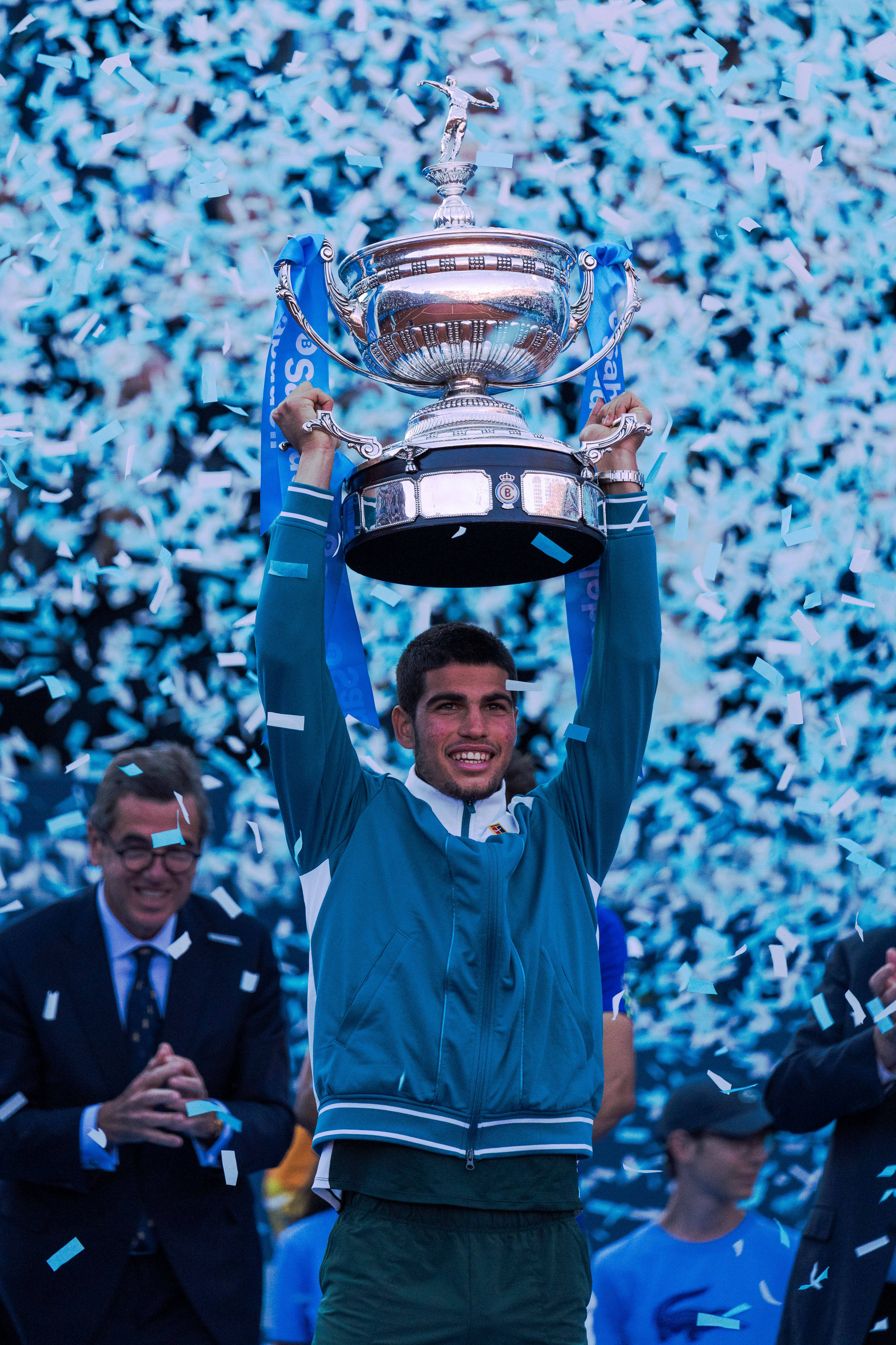 英国网球队险胜意大利网球队，阿尔卡拉斯惊艳世界