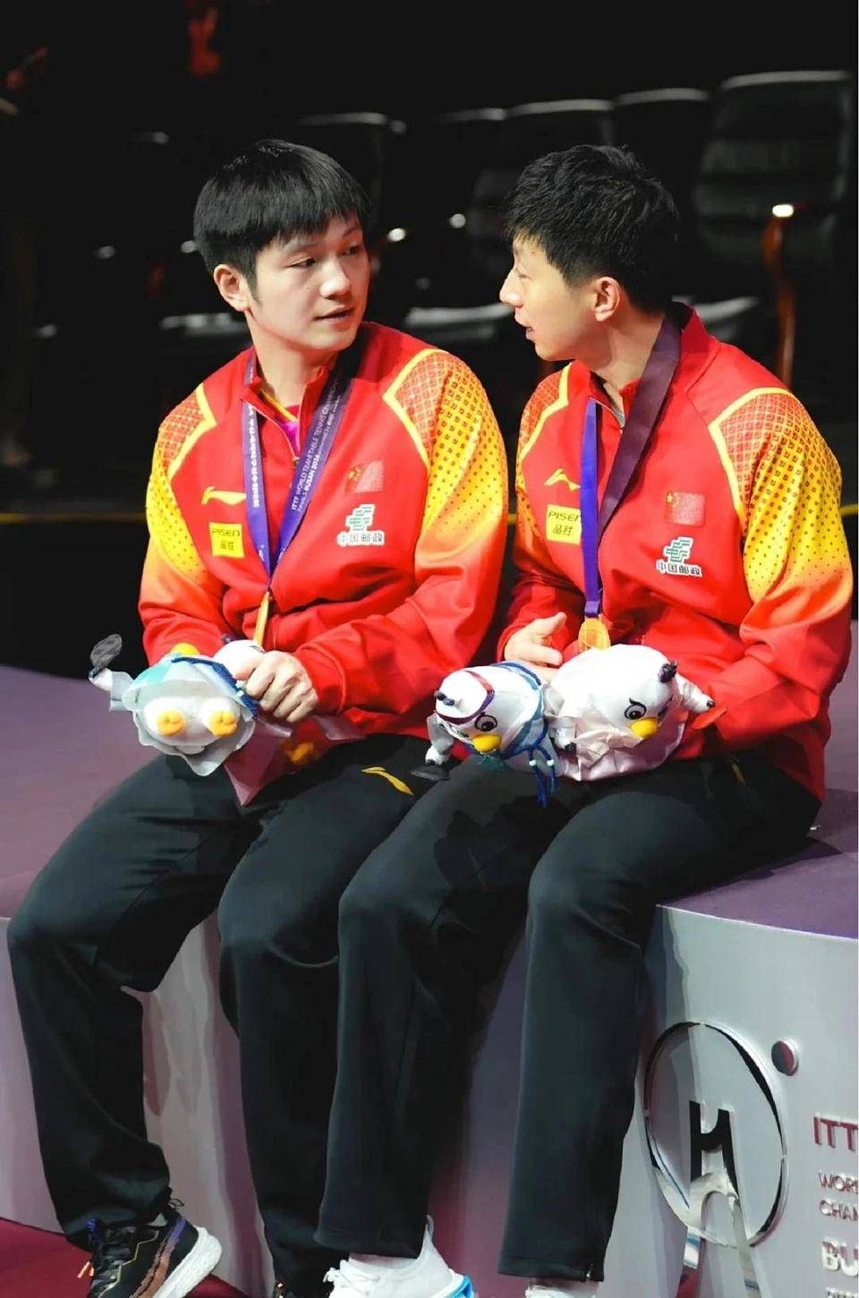 韩国乒乓球队鏖战德国乒乓球队，马龙绝境逆转